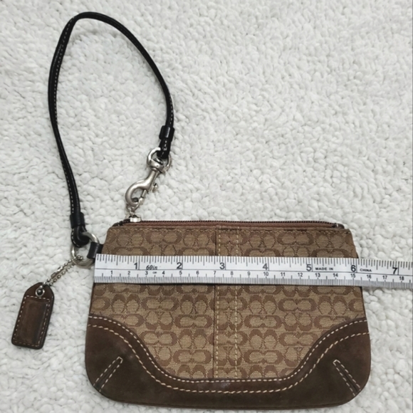 ♦️Vintage COACH Canvas w/ Suede Trim Wristlet♦️ - Picture 6 of 7